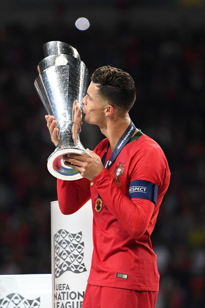Biểu cảm hài hước của Ronaldo sau khi cùng đồng đội tuyển Bồ Đào Nha làm nên lịch sử ở UEFA Nations League - Ảnh 1.