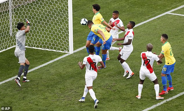 Dội mưa bàn thắng vào lưới Peru, Brazil thẳng tiến vào tứ kết Copa America 2019 - Ảnh 3.