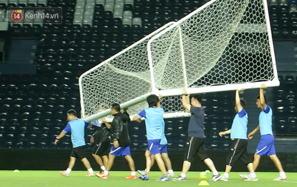 Hành động nhỏ nhưng thể hiện sự chu đáo của ban huấn luyện tuyển Việt Nam trước thềm Kings Cup 2019 - Ảnh 2.