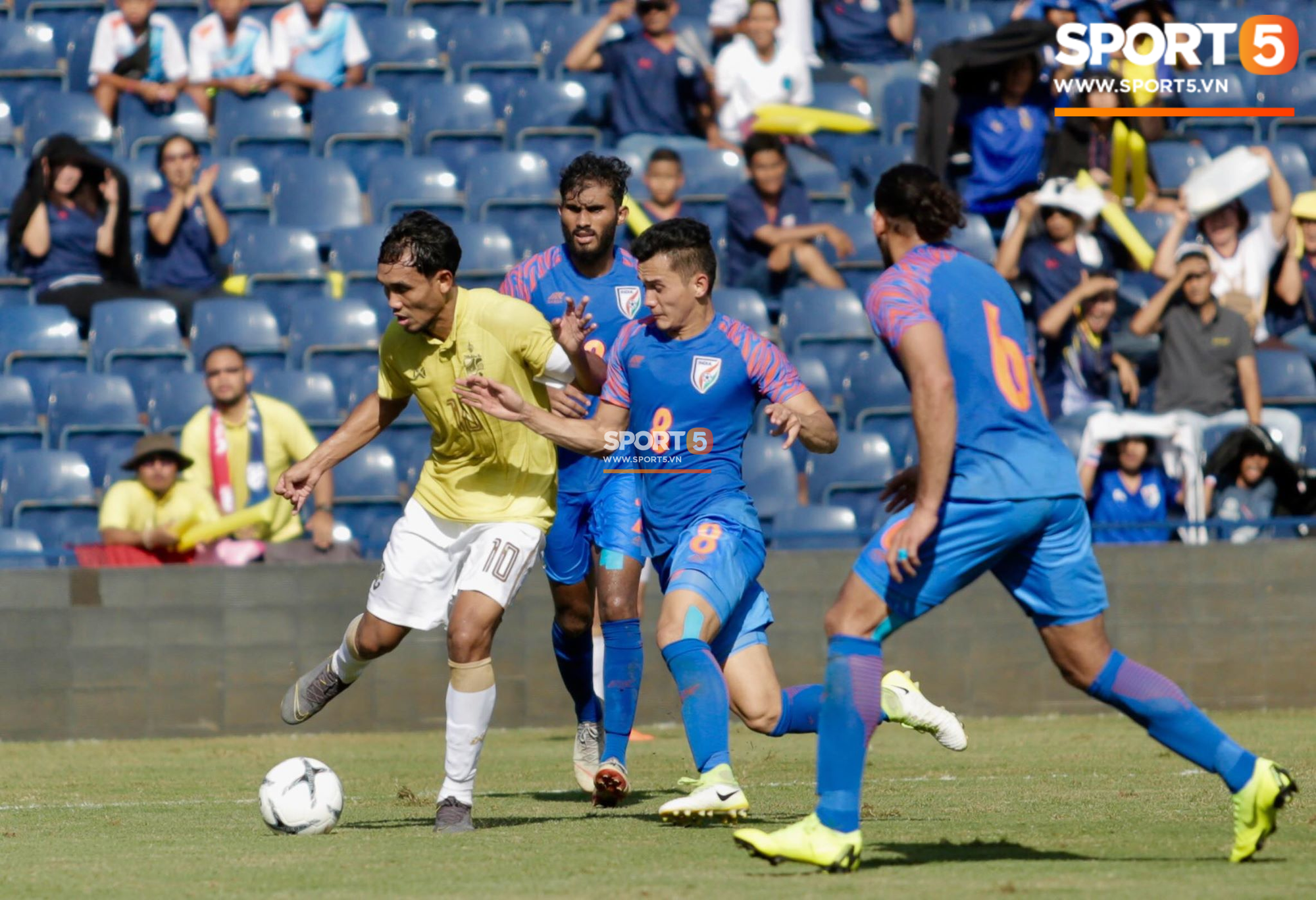Thua trắng Ấn Độ, Thái Lan xếp chót giải đấu Kings Cup được tổ chức ngay trên sân nhà - Ảnh 1.