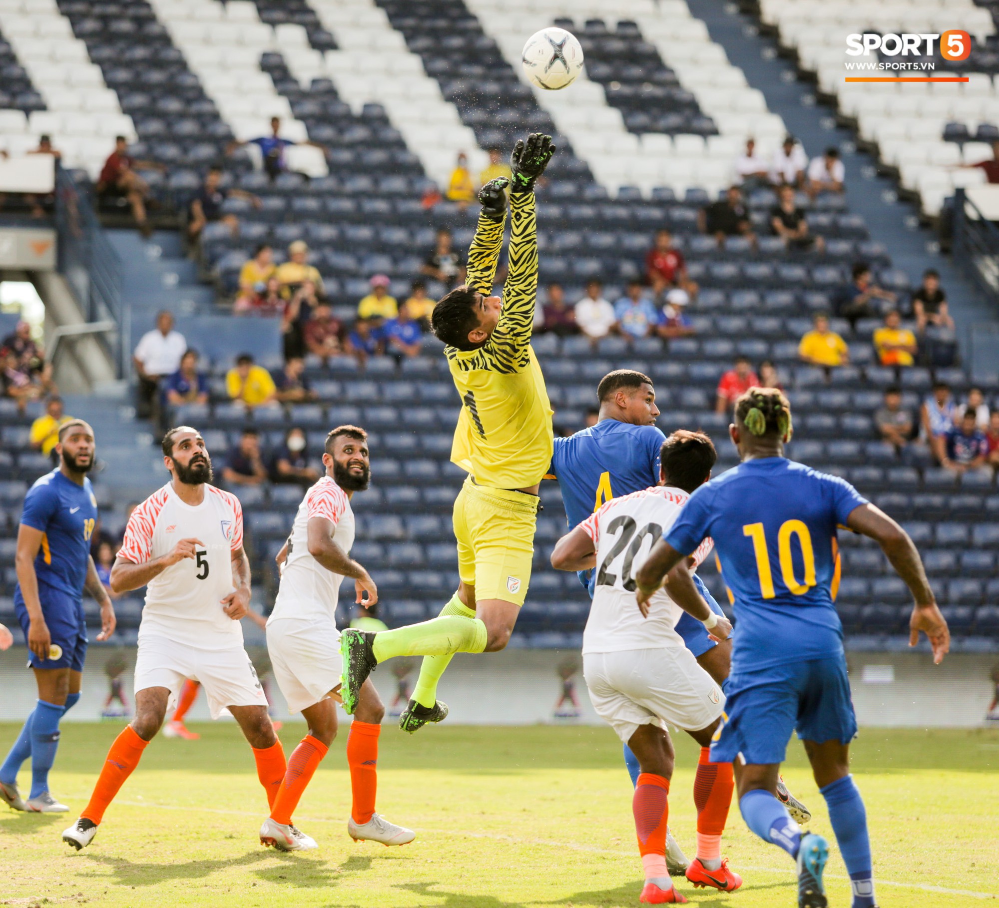 Tuyển thủ Curacao có giá trị bằng 2 đội hình tuyển Việt Nam, sở hữu kiểu đầu chất nhất Kings Cup 2019 - Ảnh 8.