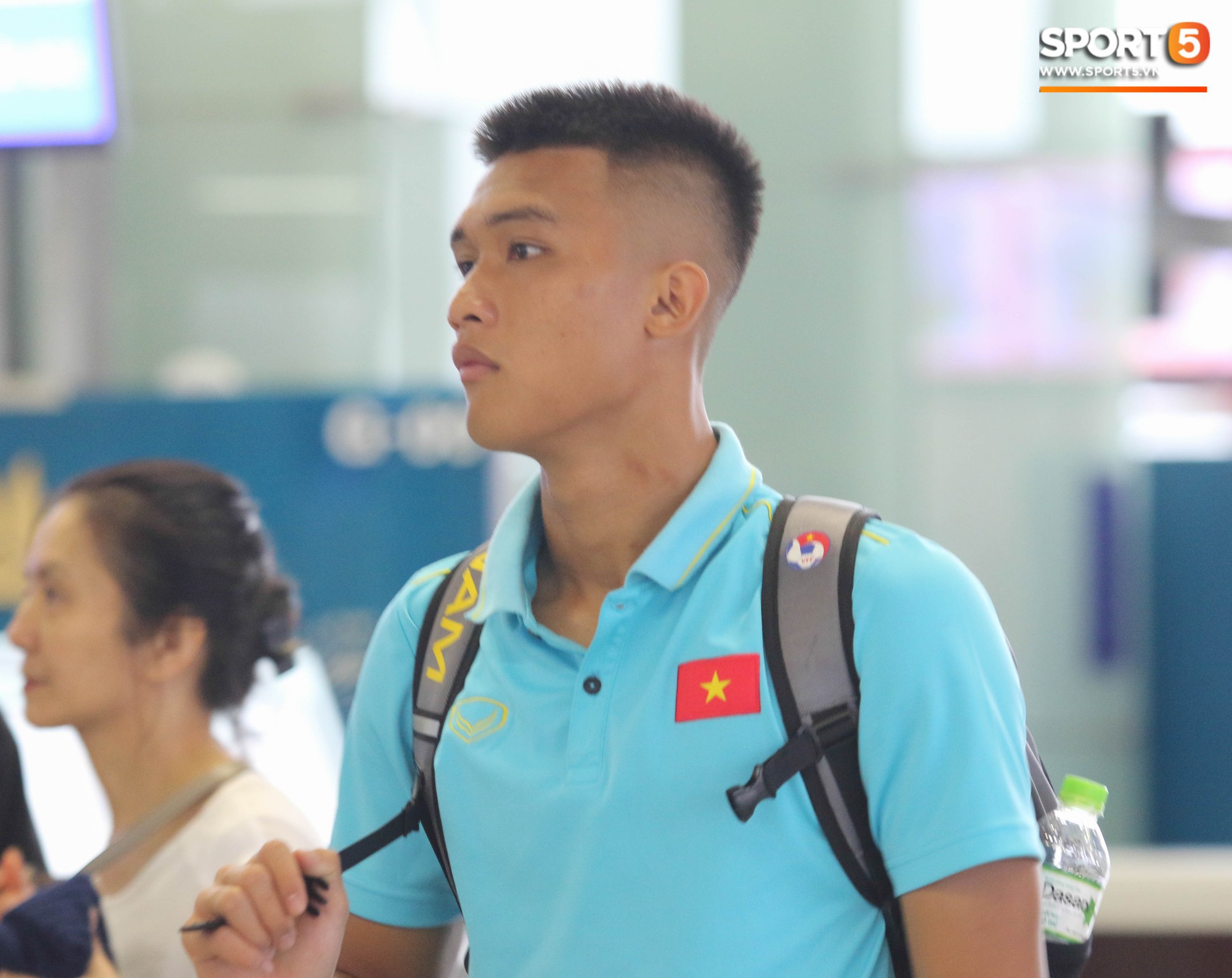 Dàn tuyển thủ U18 Việt Nam rủ nhau đảo ngói khá bảnh bao trước giờ lên đường tập huấn tại Nhật Bản - Ảnh 6.