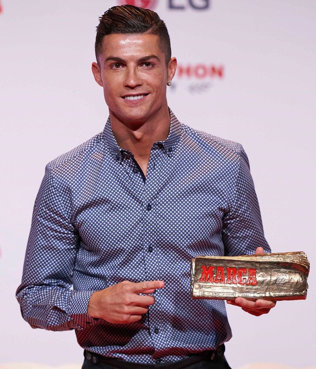 Cười sái hàm với bức ảnh thời trẻ trâu của Ronaldo: Hóa ra, idol của chúng ta đã có bước dậy thì cực kỳ thành công - Ảnh 9.