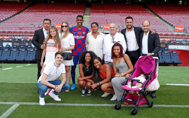 Tân binh của Barcelona méo mặt vì từng trẻ trâu tuyên bố bẻ gãy chân Messi - Ảnh 2.