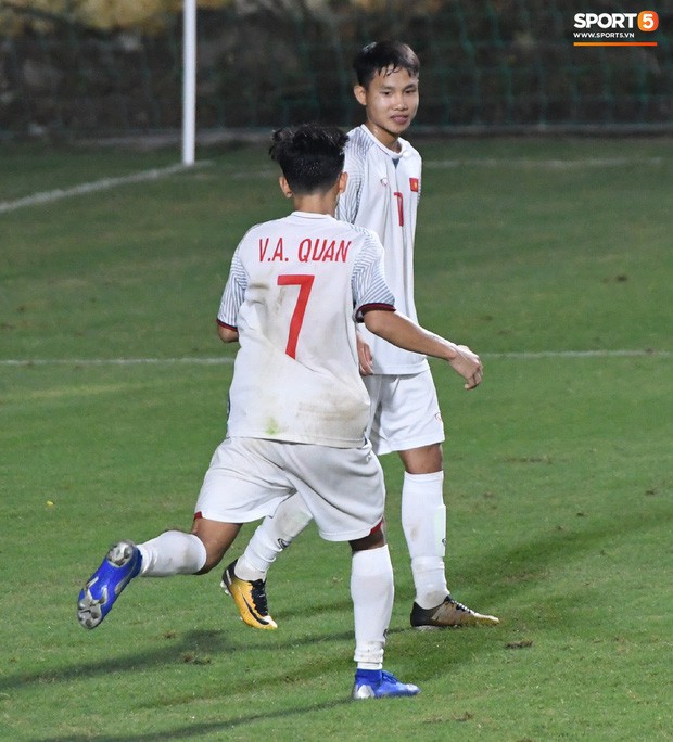 Thất bại với tỷ số 0-7, HLV U16 Mông Cổ nhận định: So sánh Việt Nam với Australia như nói về Ronaldo và Messi vậy - Ảnh 3.
