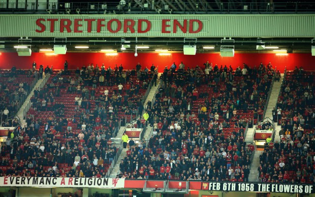 Hiện tượng lạ: Hàng chục nghìn fan rủ nhau bỏ rơi MU ngay tại thánh địa Old Trafford - Ảnh 2.