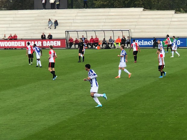 Đoàn Văn Hậu lần đầu đá chính cho SC Heerenveen ở đội dự bị, gây ấn tượng với pha cắt bóng chuẩn không cần chỉnh - Ảnh 2.