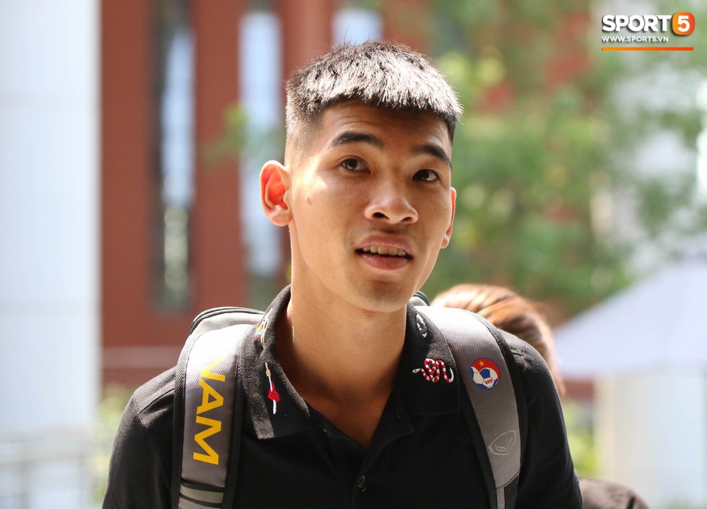 Cầu thủ U22 Việt Nam đứng hình trong ngày hội quân vì sự cố mất điện thang máy - Ảnh 12.