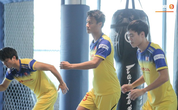 Cầu thủ từng chê tuyển Việt Nam bị HLV Park nắn gân ngay trong buổi tập đầu tiên - Ảnh 9.