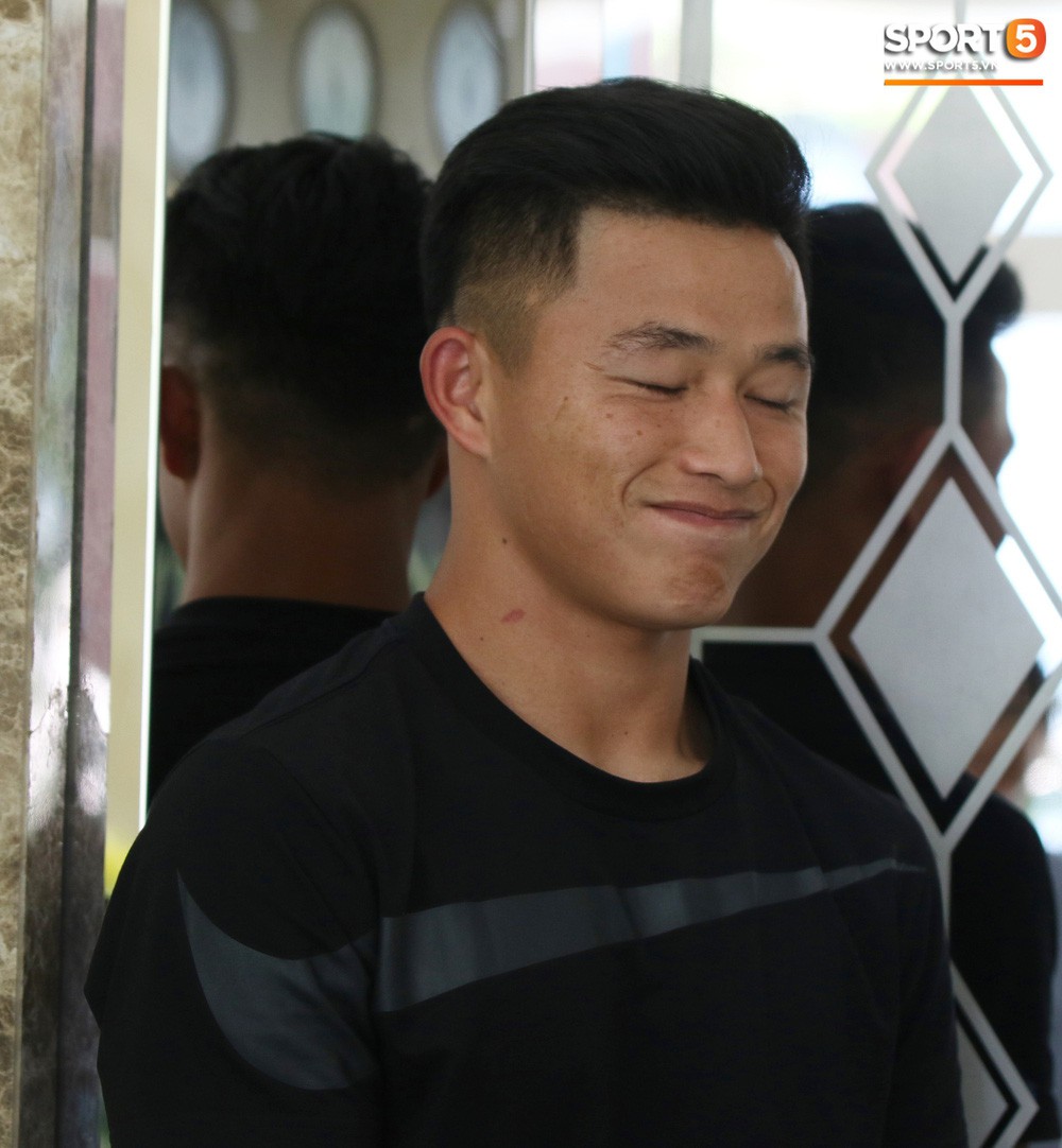Cầu thủ U22 Việt Nam đứng hình trong ngày hội quân vì sự cố mất điện thang máy - Ảnh 7.
