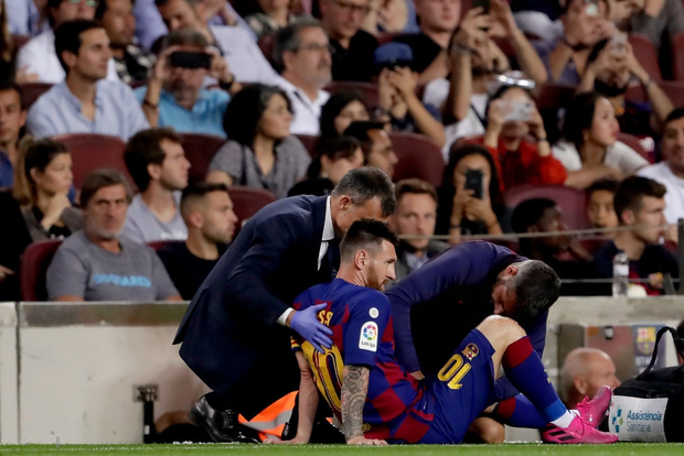Chưa kịp mừng danh hiệu The Best bằng đường kiến tạo góp công giúp Barcelona thắng trận, Messi phải rời sân trong nỗi thất vọng thế này đây - Ảnh 6.