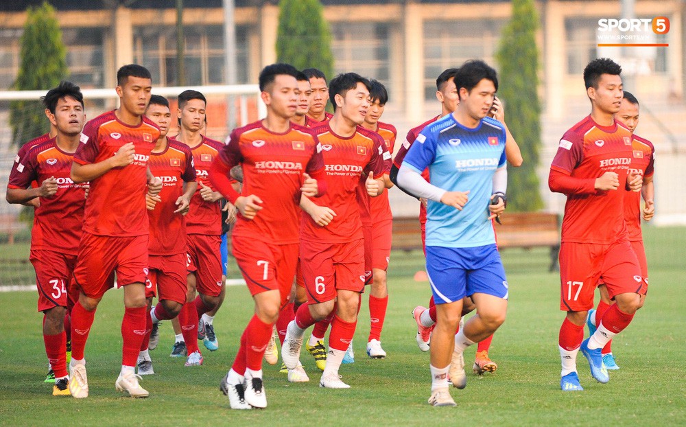 Xuân Trường, Văn Thanh không hổ danh là những nghệ sĩ sân cỏ với màn tâng bóng đầy ấn tượng trong buổi tập của đội tuyển Việt Nam - Ảnh 9.