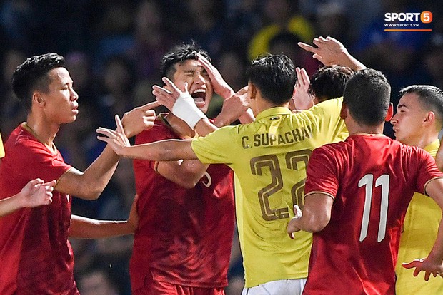 Ngôi sao số 1 tuyển Thái gây tranh cãi với phát biểu: Tuyển Việt Nam thi đấu có phần hung hăng - Ảnh 2.