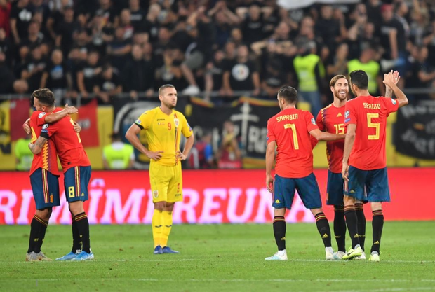 Vòng loại Euro 2020: Hai ông lớn Tây Ban Nha, Italy rủ nhau tăng độ khó cho game bằng những chiến thắng toát mồ hôi hột - Ảnh 5.