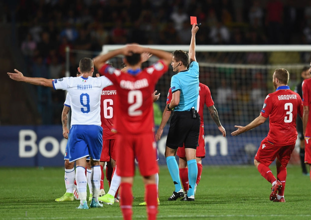 Vòng loại Euro 2020: Hai ông lớn Tây Ban Nha, Italy rủ nhau tăng độ khó cho game bằng những chiến thắng toát mồ hôi hột - Ảnh 8.