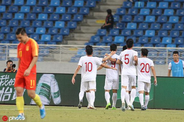CĐV Trung Quốc đá đểu đội nhà vì thua mất mặt trước U22 Việt Nam bằng lời tiên tri gây sốt 6 năm trước - Ảnh 2.