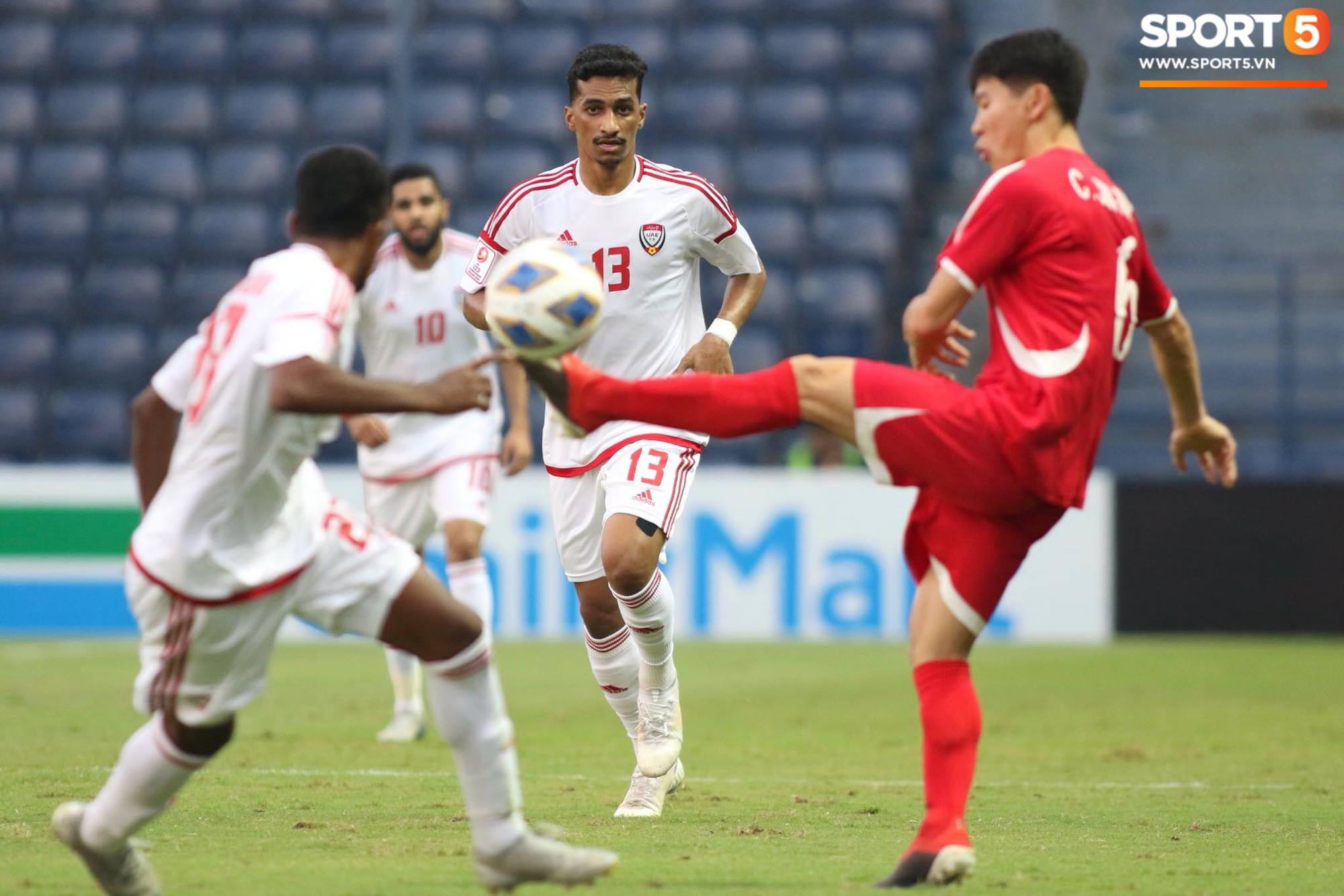 [Bảng D - VCK U23 châu Á] U23 UAE 2-0 U23 Triều Tiên: Thắng dễ Triều Tiên, UAE đẩy Việt Nam vào cửa tử - Ảnh 7.