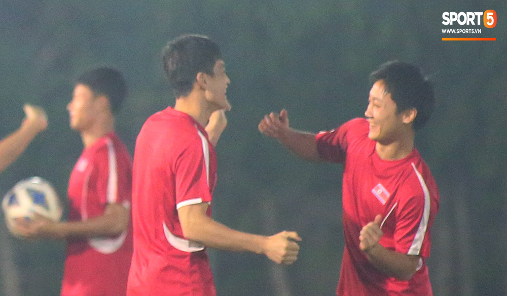 U23 CHDCND Triều Tiên tự tát vào mặt nhau trước trận gặp U23 Việt Nam - Ảnh 5.