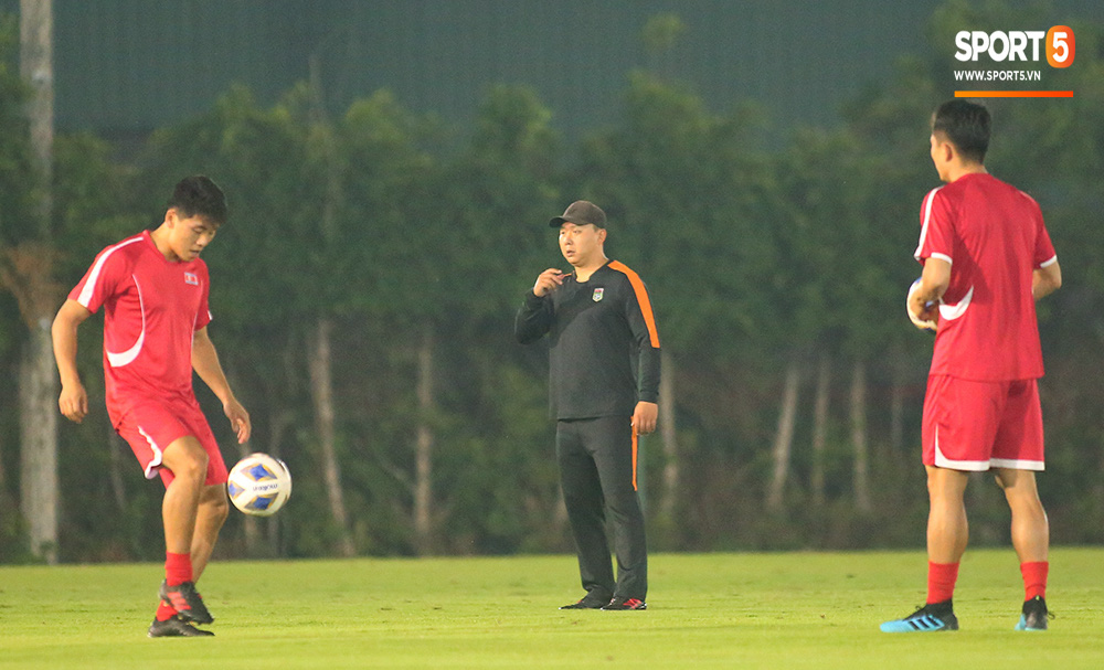 U23 CHDCND Triều Tiên tự tát vào mặt nhau trước trận gặp U23 Việt Nam - Ảnh 8.