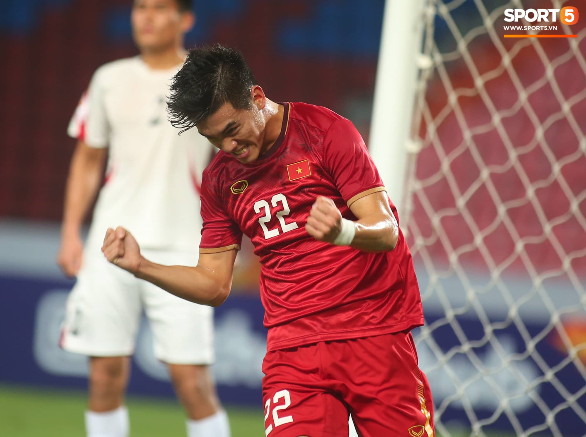 Khoảnh khắc đáng buồn nhất VCK U23 châu Á 2020: Đình Trọng nhận thẻ đỏ, U23 Việt Nam mất hết sau trận đấu với CHDCND Triều Tiến - Ảnh 10.