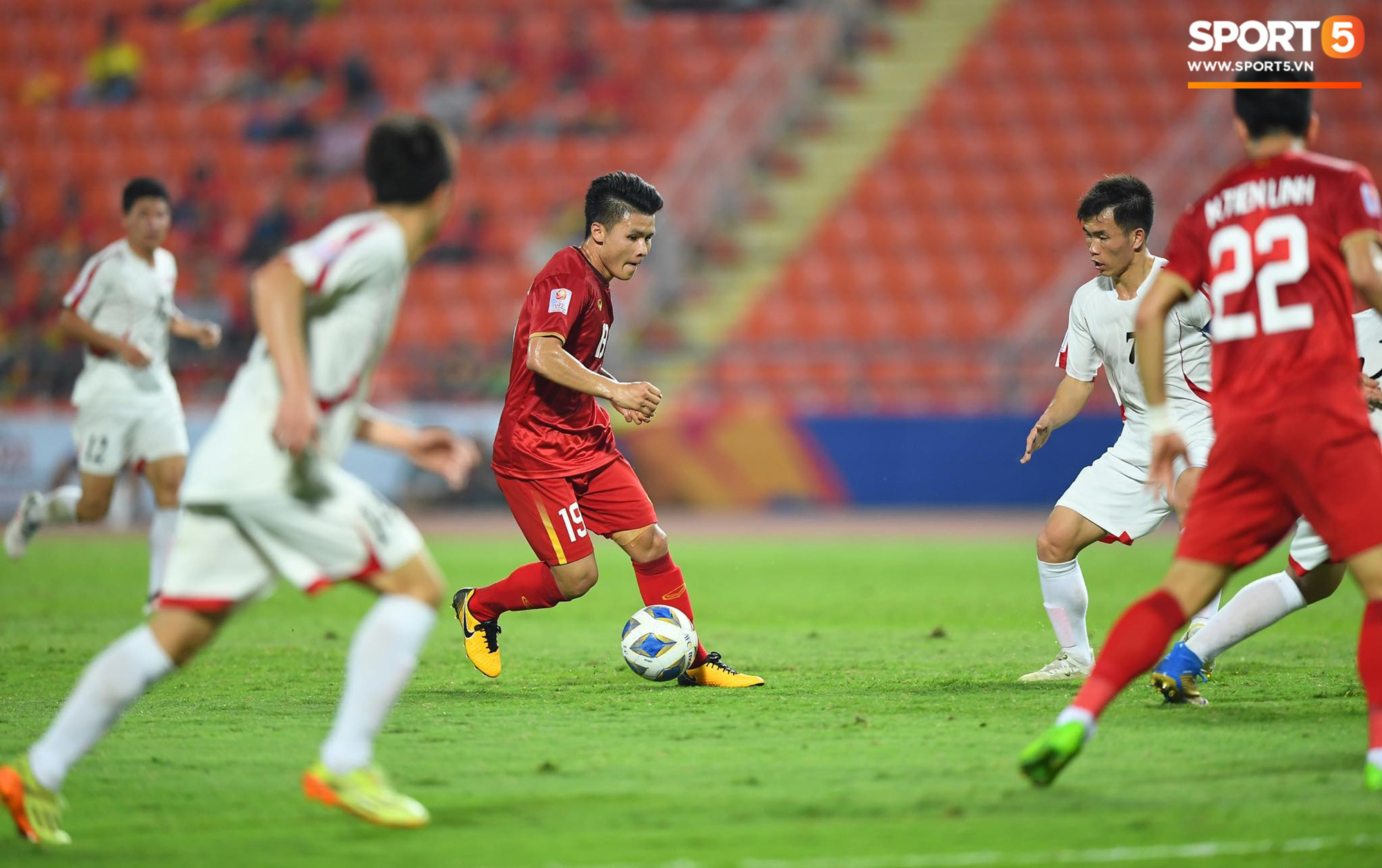 Khoảnh khắc đáng buồn nhất VCK U23 châu Á 2020: Đình Trọng nhận thẻ đỏ, U23 Việt Nam mất hết sau trận đấu với CHDCND Triều Tiến - Ảnh 8.