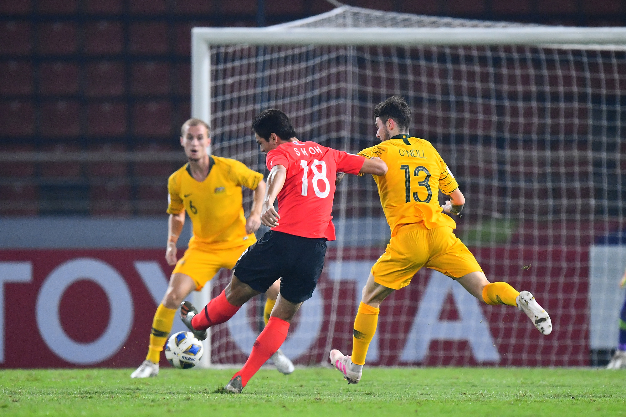 U23 Australia 0-2 U23 Hàn Quốc: Siêu dự bị tỏa sáng, dàn hot boy xứ sở kim chi dễ dàng giành vé vào chung kết - Ảnh 11.