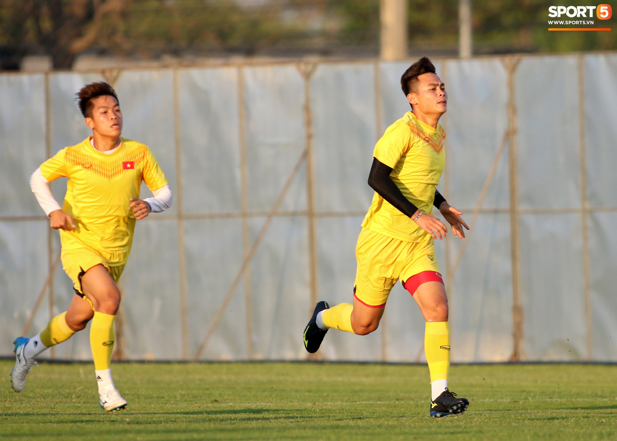 Cái kết sấp mặt của trung vệ U23 Việt Nam sau khi bị thầy Park nhéo tai nhắc nhở - Ảnh 5.