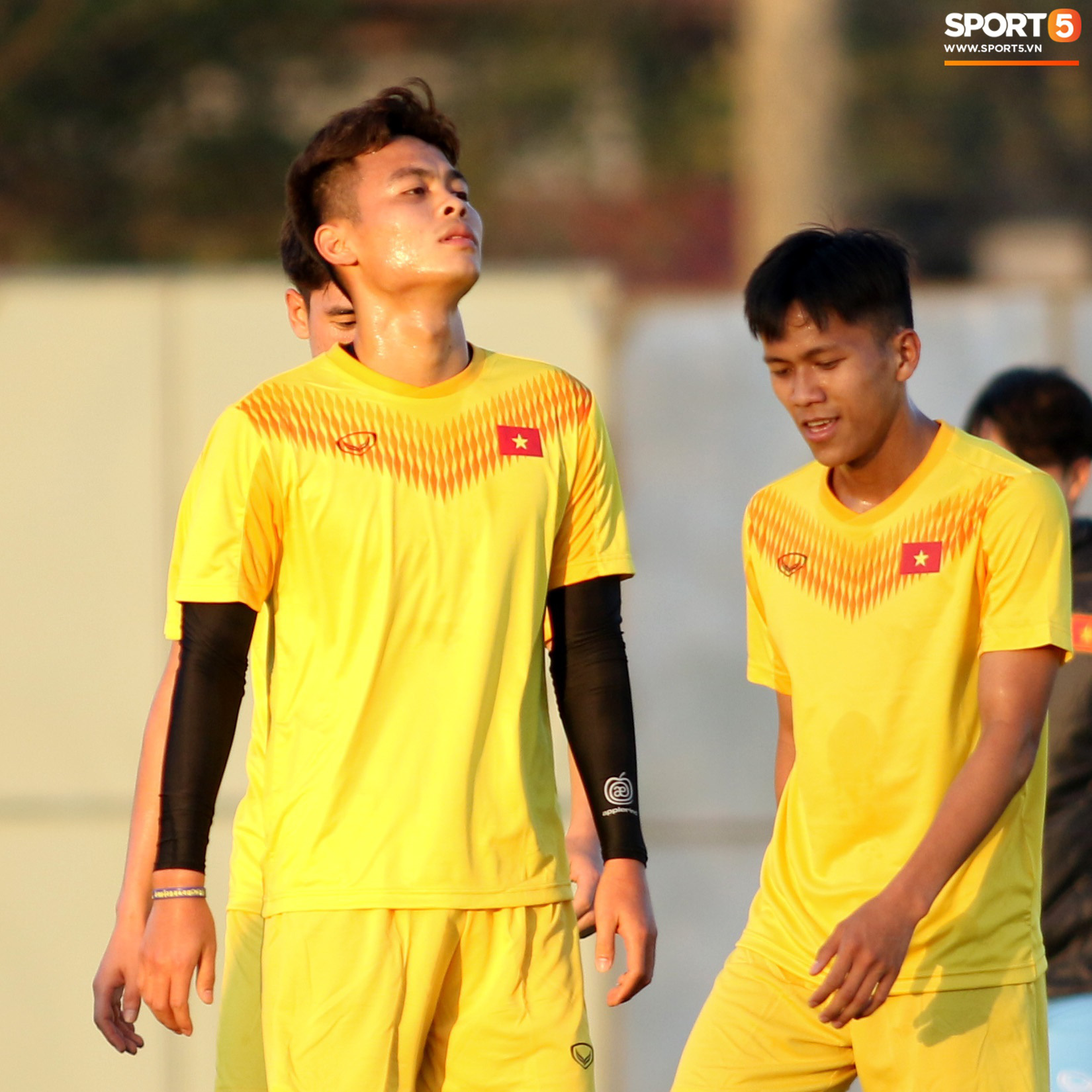 Cái kết sấp mặt của trung vệ U23 Việt Nam sau khi bị thầy Park nhéo tai nhắc nhở - Ảnh 7.