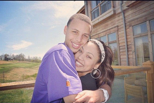 Ngôi sao bóng rổ Stephen Curry và câu chuyện tình cọc đi tìm trâu kéo dài hơn một thập kỷ khiến ai cũng phải ao ước - Ảnh 2.