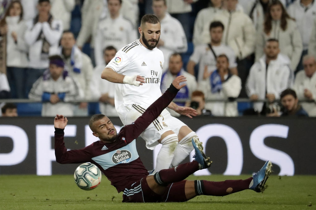 Góc lươn lẹo: Trợ lý HLV tung chiêu bẩn để cầm hòa Real Madrid nhưng lưới trời lồng lộng, cuối cùng phải nhận hình phạt cực nghiêm khắc từ trọng tài - Ảnh 2.