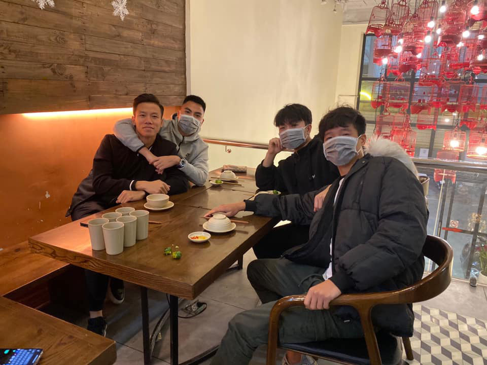 Đàn em ở HAGL lấy áo số 6 mặc đi tập, Xuân Trường cảm thán: Có áo không mặc, lại mặc áo tôi? - Ảnh 2.