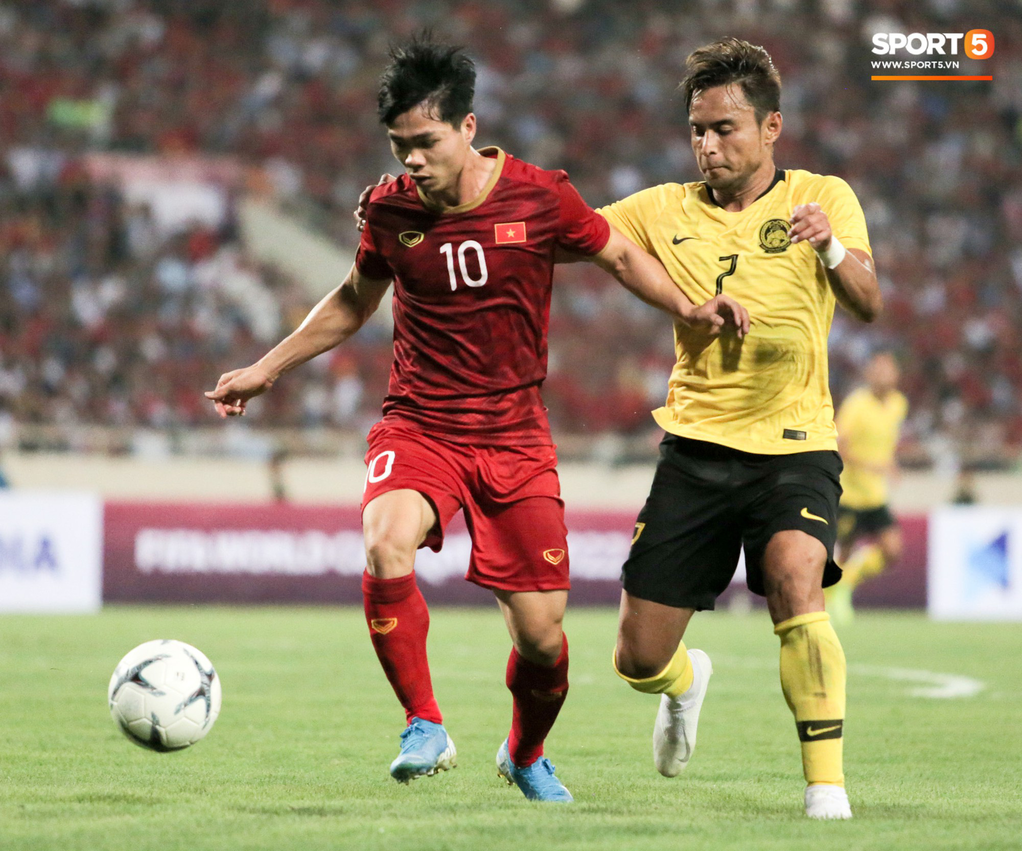Bị chê mặt sân xấu, Malaysia đầu tư hơn 50 tỷ đồng để chơi sòng phẳng với Việt Nam tại vòng loại World Cup - Ảnh 2.