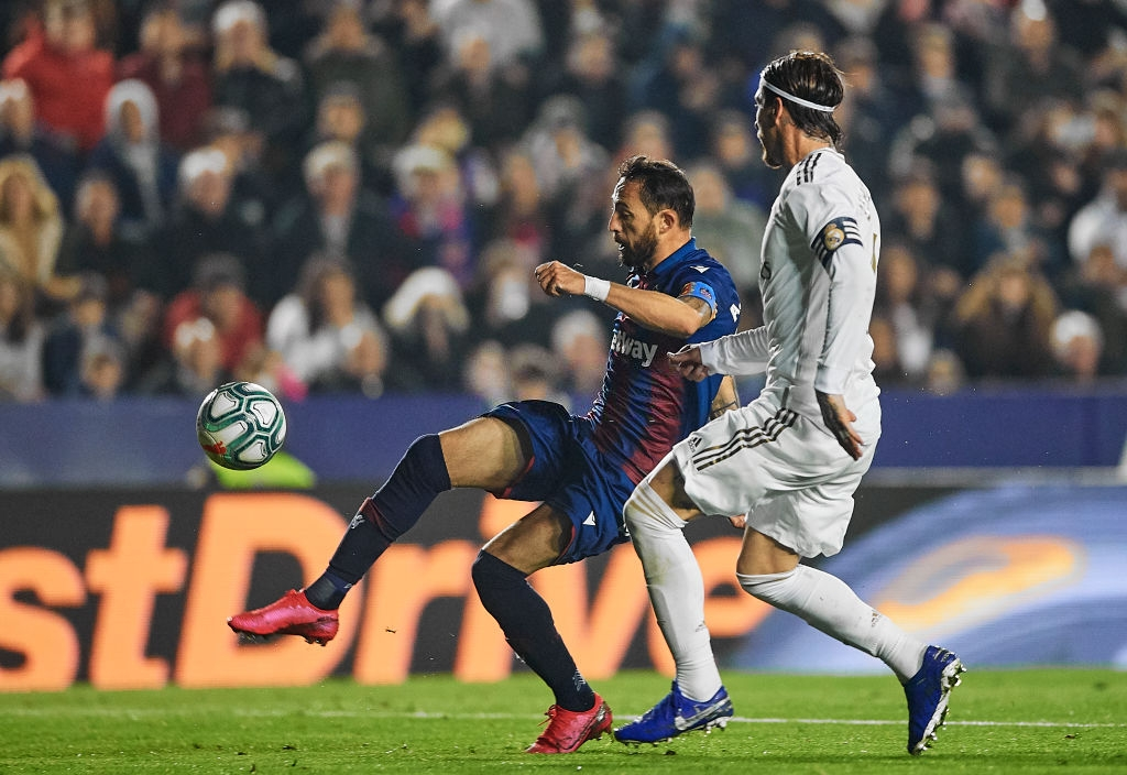 Real Madrid toang thật rồi: Vừa thua cay đắng và dâng ngôi đầu vào tay đại kình địch Barca, vừa mất ngôi sao thế chỗ Ronaldo ở trận đấu cực quan trọng sắp tới - Ảnh 6.