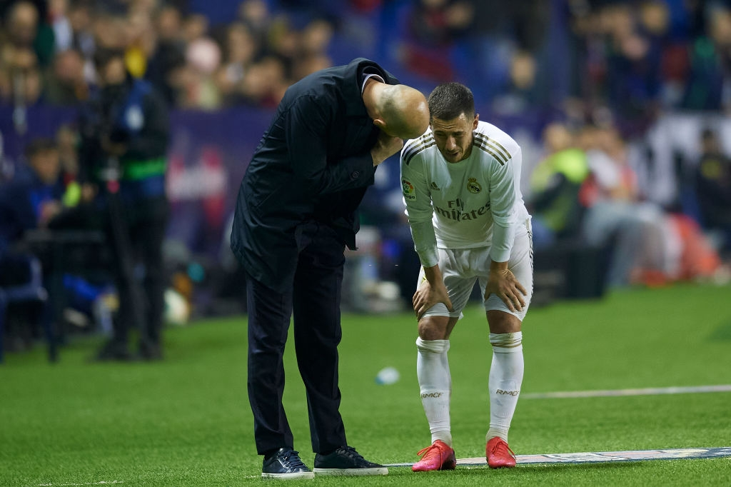Real Madrid toang thật rồi: Vừa thua cay đắng và dâng ngôi đầu vào tay đại kình địch Barca, vừa mất ngôi sao thế chỗ Ronaldo ở trận đấu cực quan trọng sắp tới - Ảnh 4.
