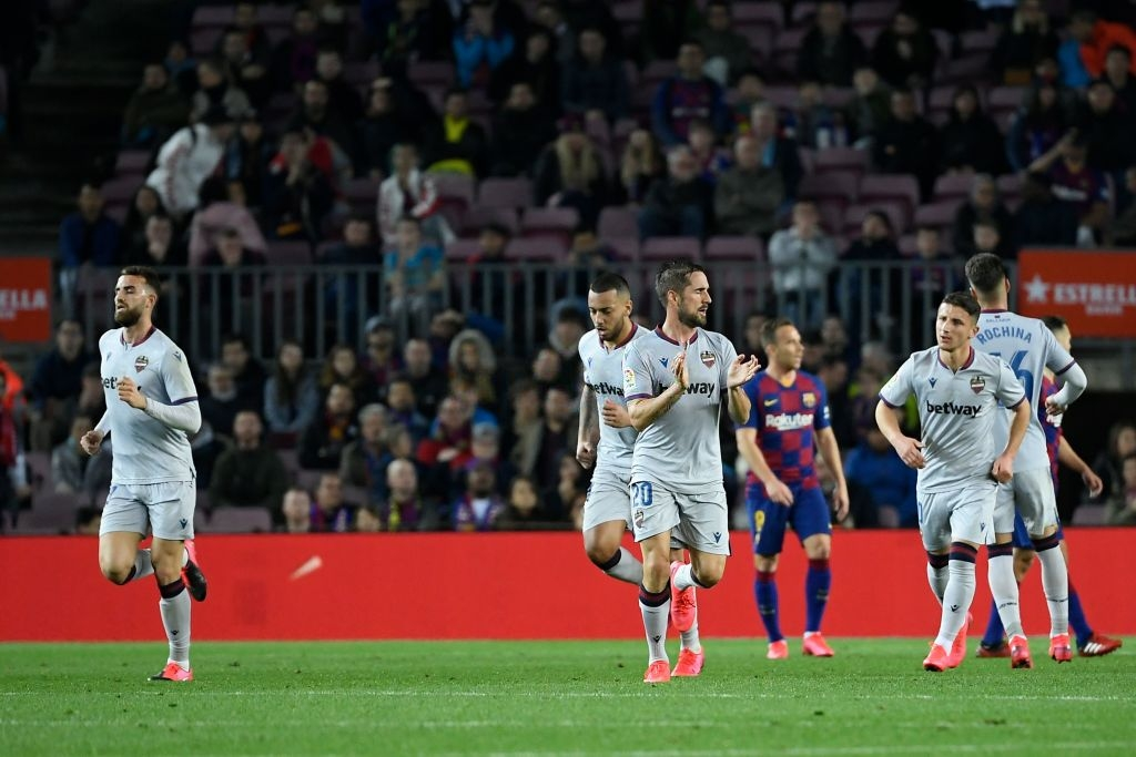 Thần đồng ghi cú đúp xâu kim giúp Barcelona bám sát đại kình địch Real, đồng thời lập nên kỷ lục mới tại La Liga - Ảnh 8.