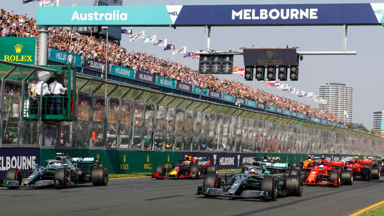 Tin xấu tiếp tục đến với Giải đua xe F1: Chặng Australia nguy cơ hoãn, nghi vấn dòng chữ Stop F1 xuất hiện trên bầu trời để phản đối - Ảnh 1.
