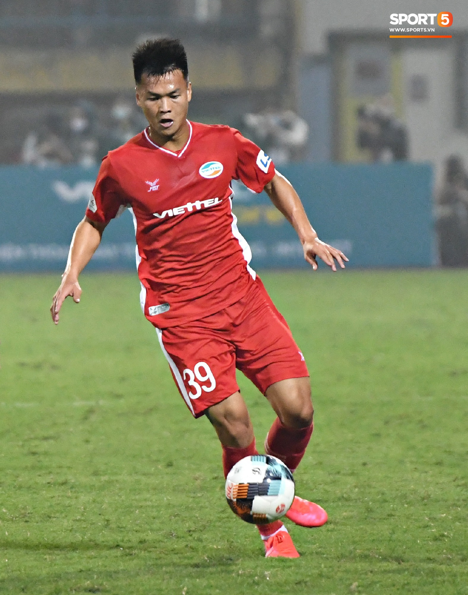 Cựu tuyển thủ U20 hồi sinh thần kỳ 2 năm sau chấn thương kinh hoàng nhất nhì bóng đá Việt, ghi điểm mạnh với trợ lý Lee Young-jin   - Ảnh 9.