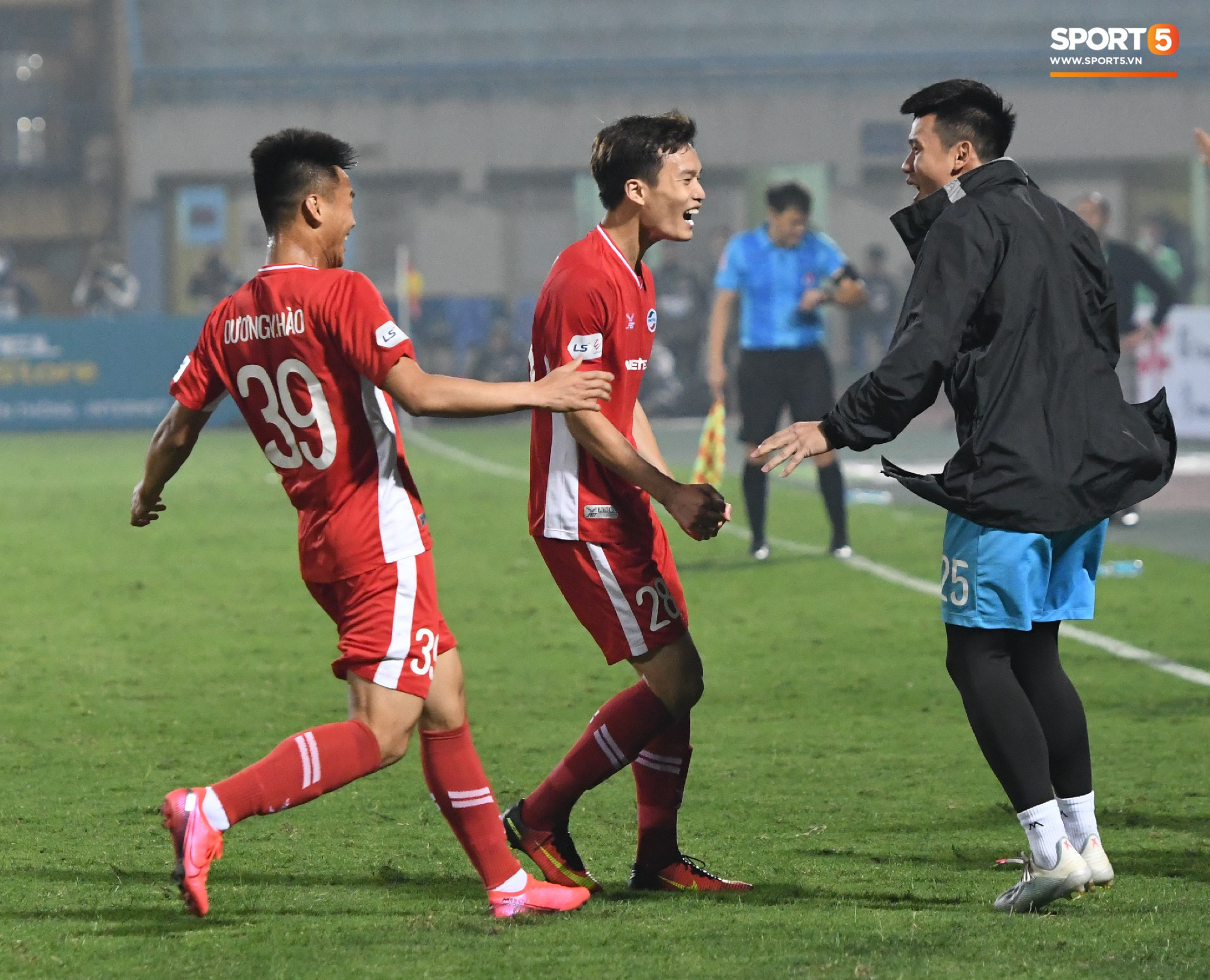 Cựu tuyển thủ U20 hồi sinh thần kỳ 2 năm sau chấn thương kinh hoàng nhất nhì bóng đá Việt, ghi điểm mạnh với trợ lý Lee Young-jin   - Ảnh 7.