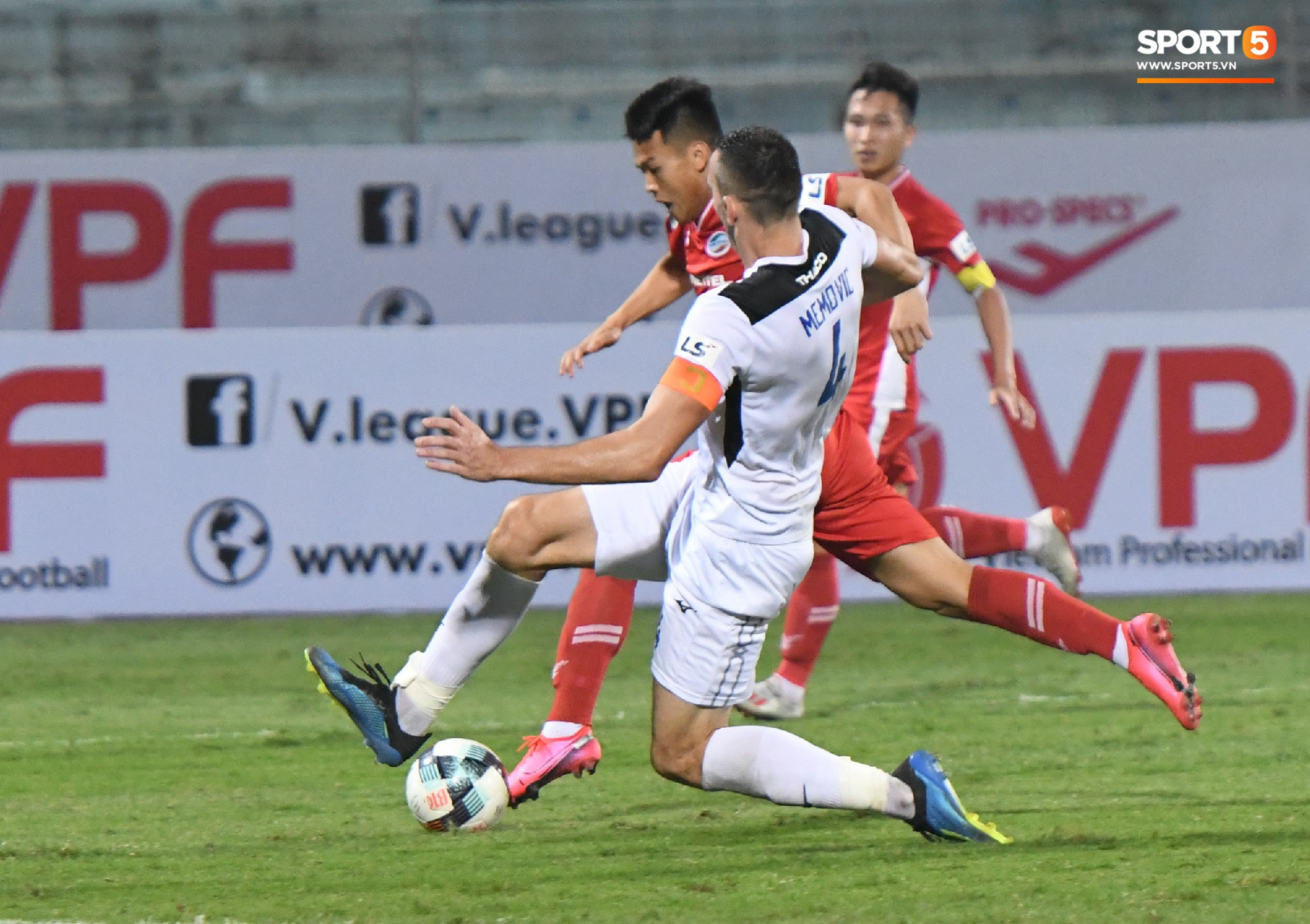 Cựu tuyển thủ U20 hồi sinh thần kỳ 2 năm sau chấn thương kinh hoàng nhất nhì bóng đá Việt, ghi điểm mạnh với trợ lý Lee Young-jin   - Ảnh 4.