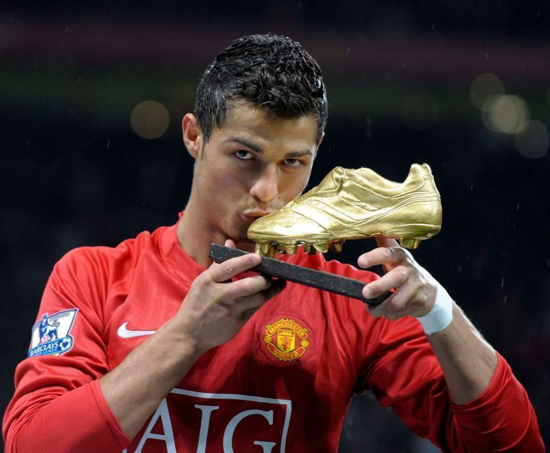Dù đã rời MU 11 năm, Ronaldo vẫn nắm giữ 3 kỷ lục của đội bóng này - Ảnh 2.