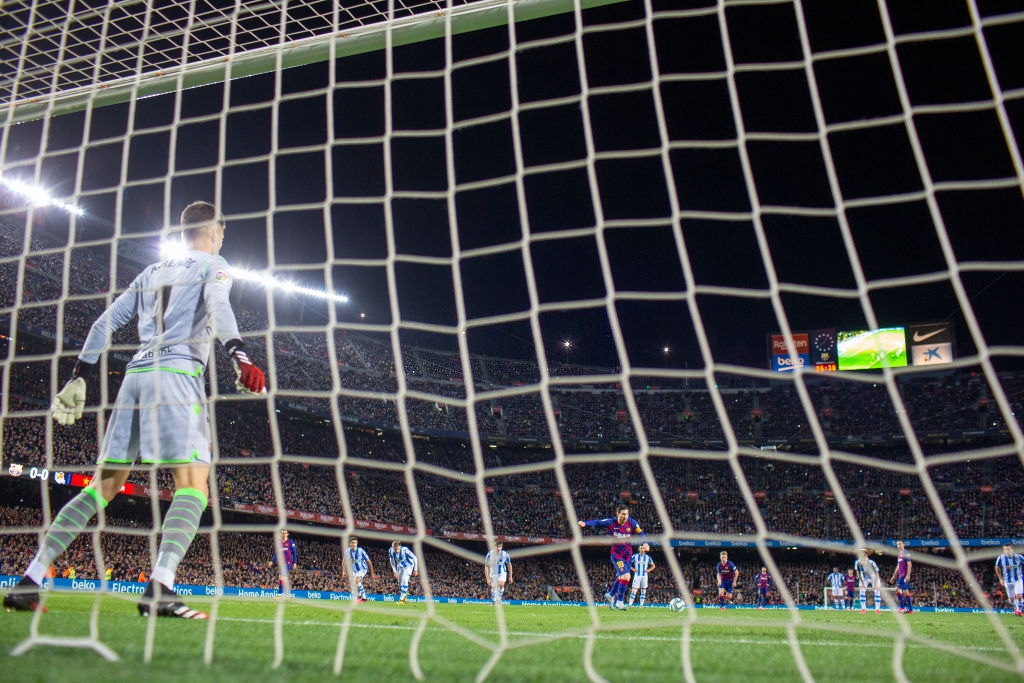 Đội bóng Tây Ban Nha dày công sáng tạo ra cách dựng hàng rào mới để cản Messi, fan tặc lưỡi: Thế mới thấy M10 kiệt xuất đến mức nào - Ảnh 3.