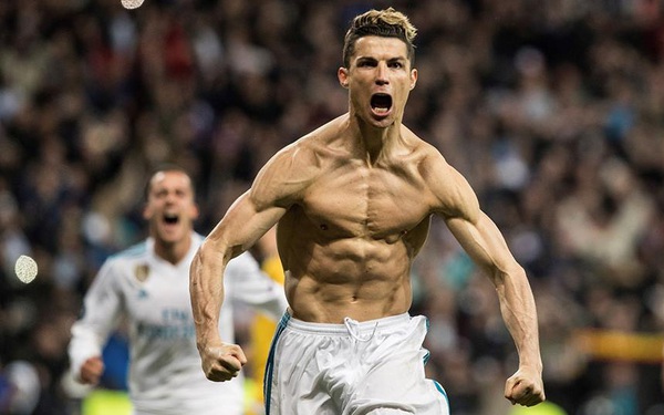 Streamer cuồng Ronaldo phải xăm hình… Messi lên người