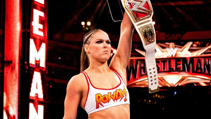 Ronda Rousey trở lại, nữ đô vật bán ảnh nóng và những tin đồn đô vật thú vị khác - Ảnh 1.