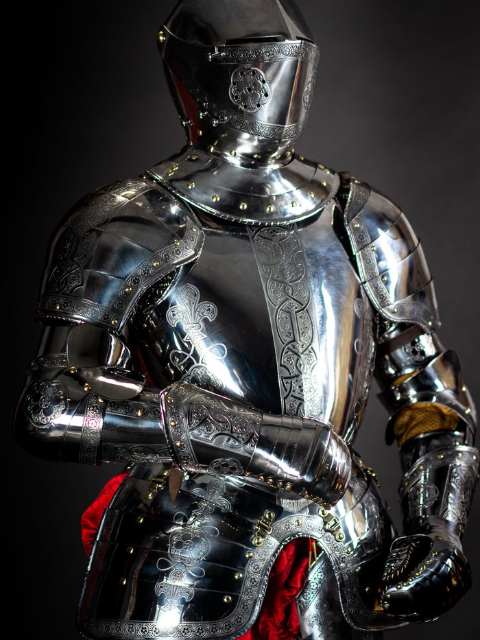 Binh khí chuyên sâu: Đối đầu kẻ mặc giáp toàn thân thời Trung Cổ, nên làm gì - Ảnh 3.