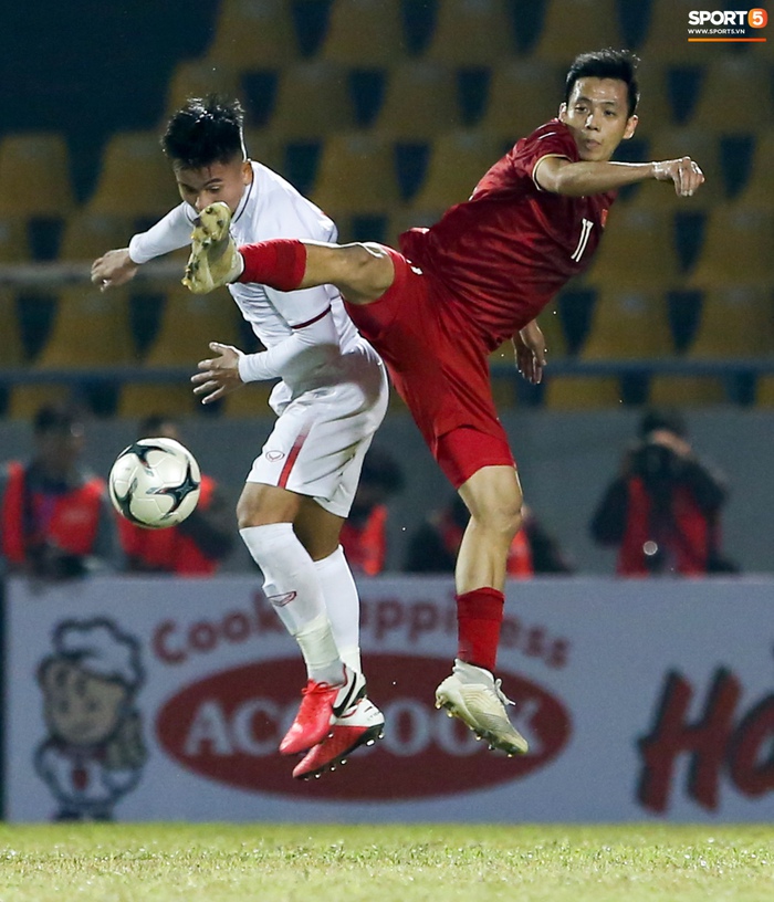 HLV Park Hang-seo hỏi ý kiến Văn Quyết trước khi xếp đội hình tuyển Việt Nam - Ảnh 1.