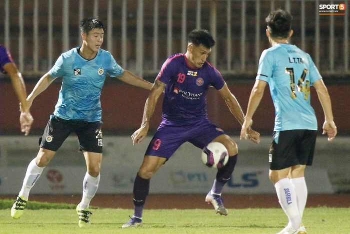Duy Mạnh liên tục mắc lỗi, Hà Nội FC nhận trận thua đậm trước Sài Gòn FC  - Ảnh 3.