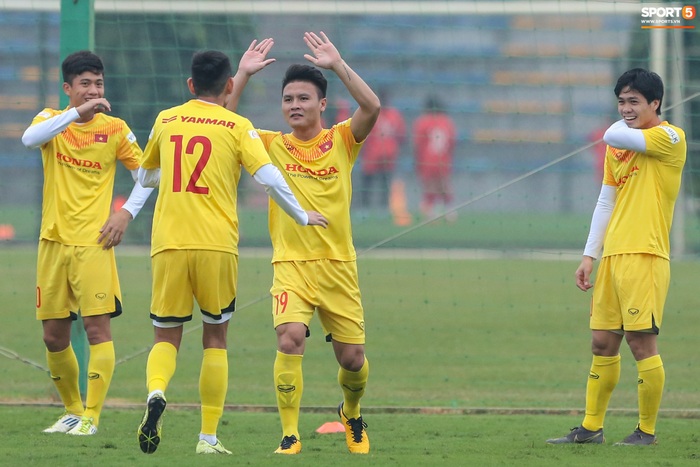 Quang Hải ăn mừng như ghi bàn khi khởi động cùng tuyển Việt Nam - Ảnh 4.