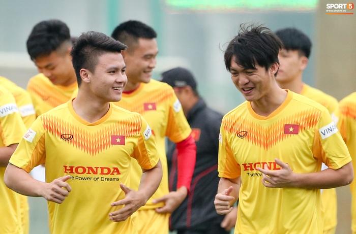 Quang Hải ăn mừng như ghi bàn khi khởi động cùng tuyển Việt Nam - Ảnh 5.