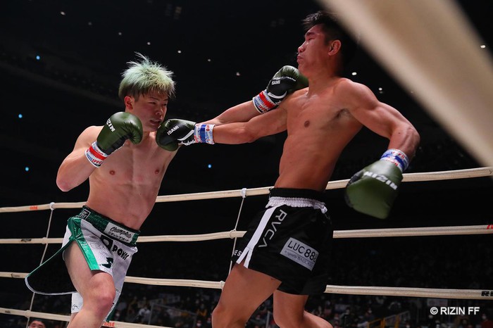 Tài năng trẻ Tenshin Nasukawa đánh bại nhà vô địch Muay, nâng thành tích toàn thắng lên con số 40 - Ảnh 9.