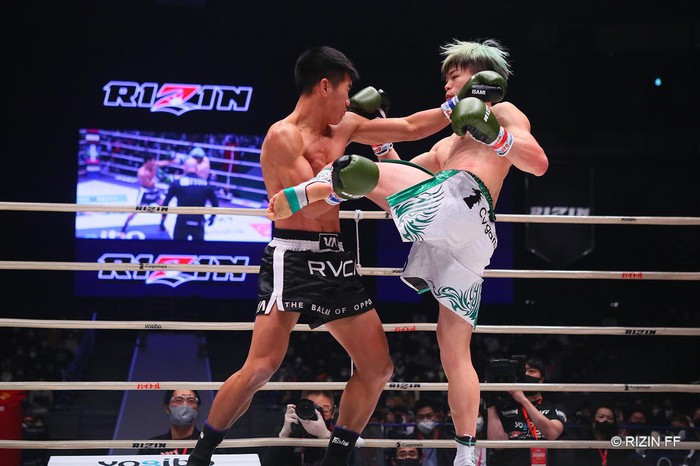 Tài năng trẻ Tenshin Nasukawa đánh bại nhà vô địch Muay, nâng thành tích toàn thắng lên con số 40 - Ảnh 4.